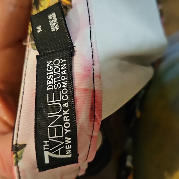 7th Ave New york & company Floral blouse - Picture 8 of 8